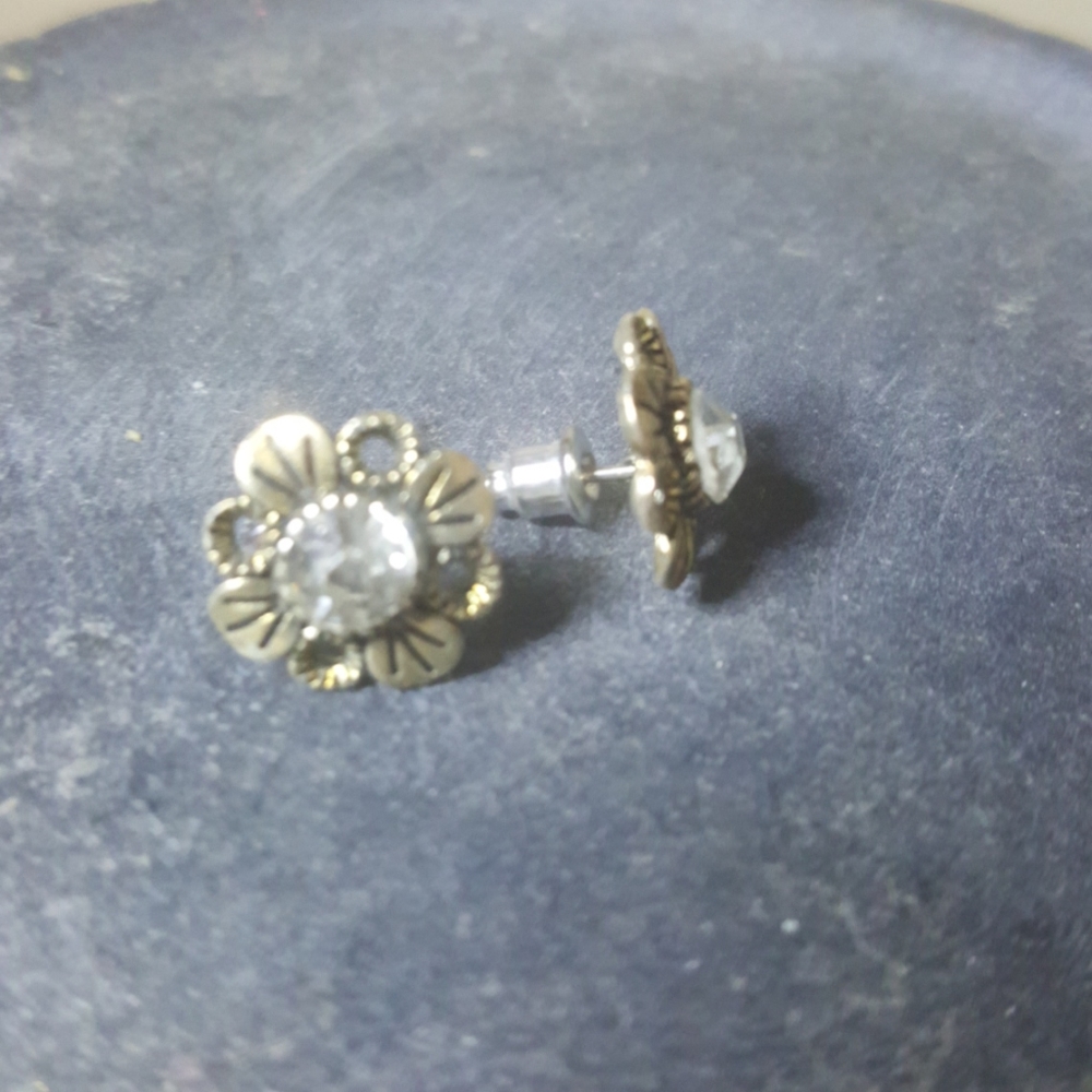 Bronze Flower Stud Earring Rhinestone - Picture 5 of 6